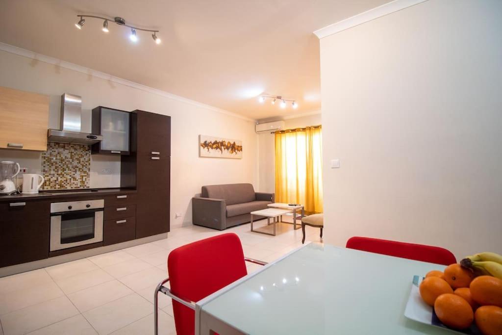 Modern Apt In The Heart Of Maltese Nightlife Saint Julian's 外观 照片